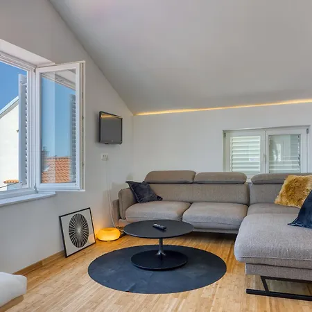 Apartment 1br Star Wars Inspired Duplex Loft /w Sea View - Happy *